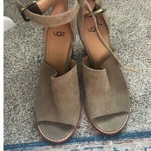 UGG Aja sandals 8.5